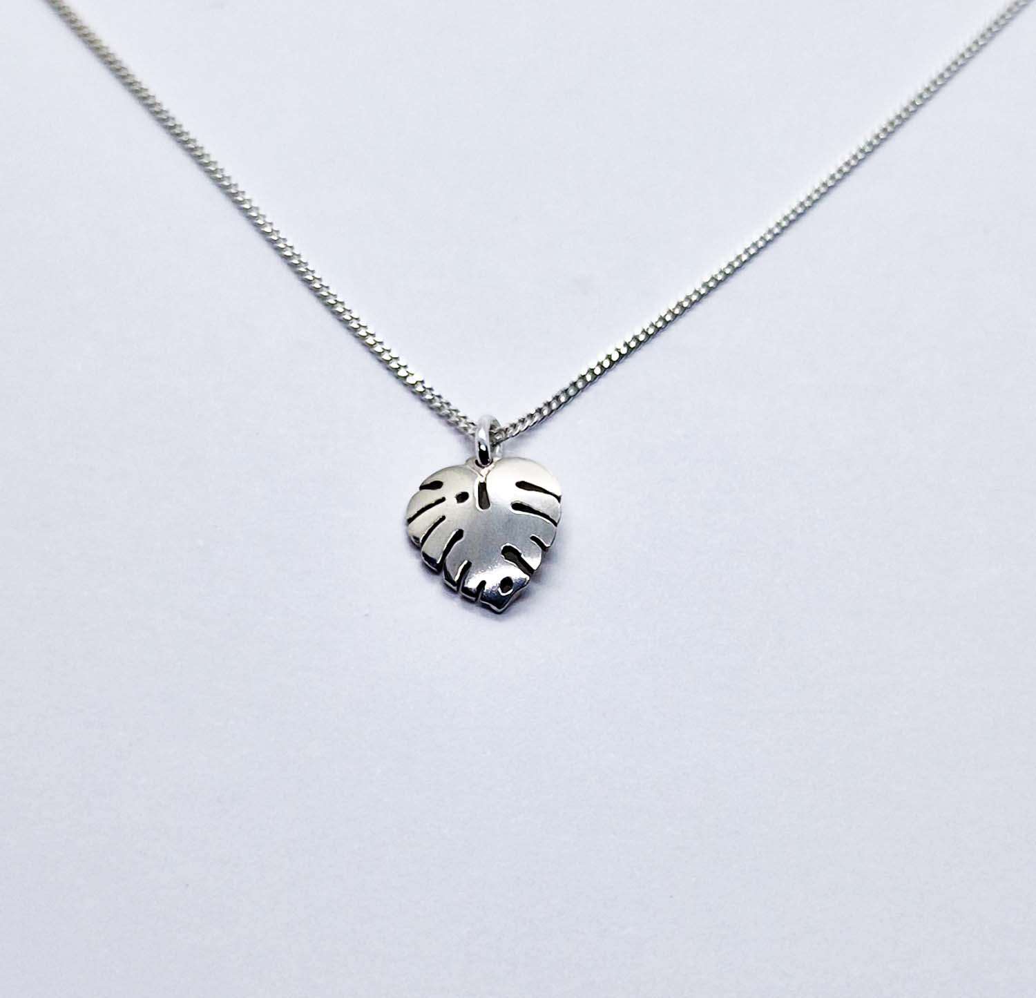 Collier Monstera en argent 925 – Bijou feuille tropicale